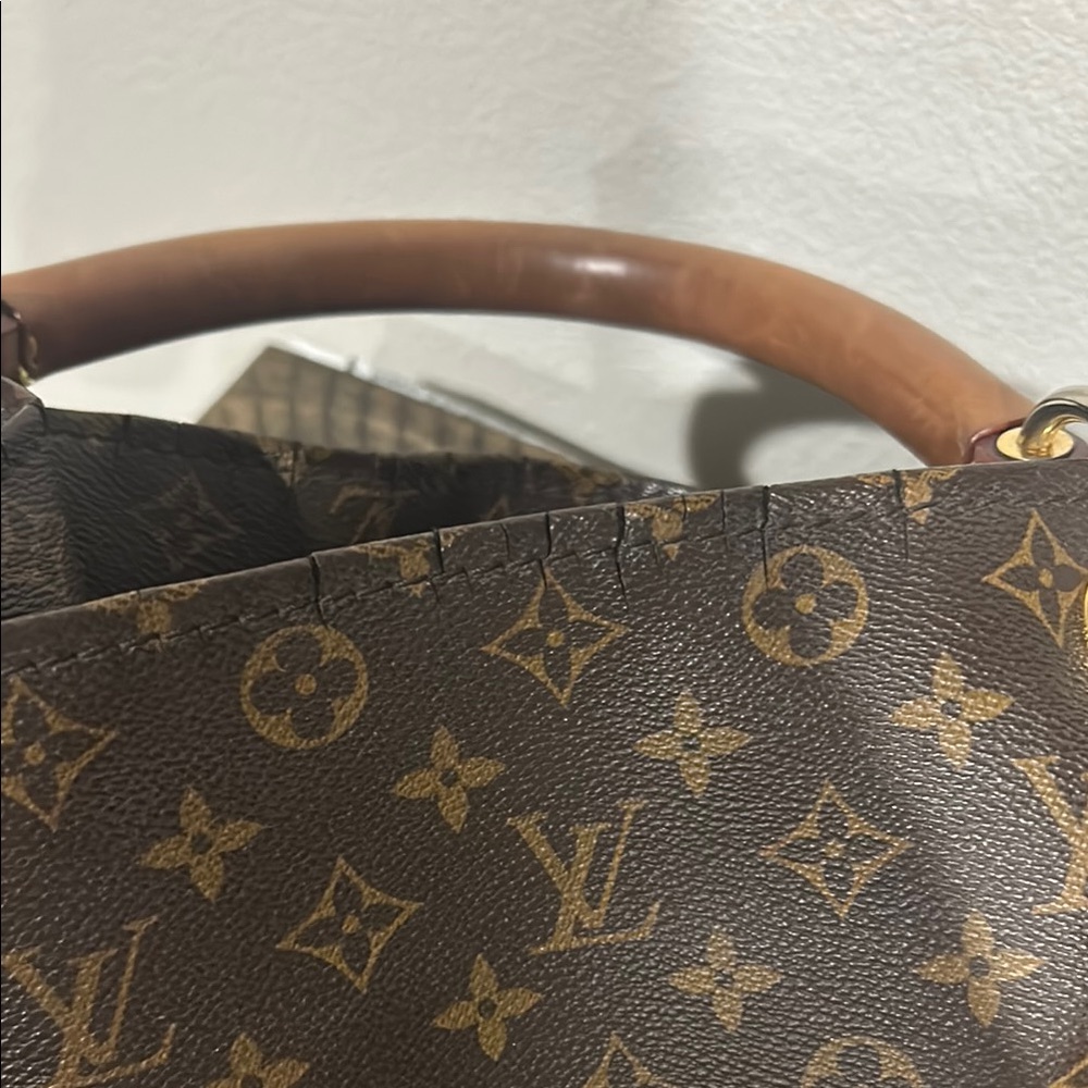 Louis Vuitton Monogram Handbag - Picture 6 of 16